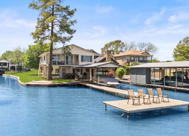 Property at 515 Circle Dr, Sunrise Beach, TX 78643, 2 beds, 2.5 baths