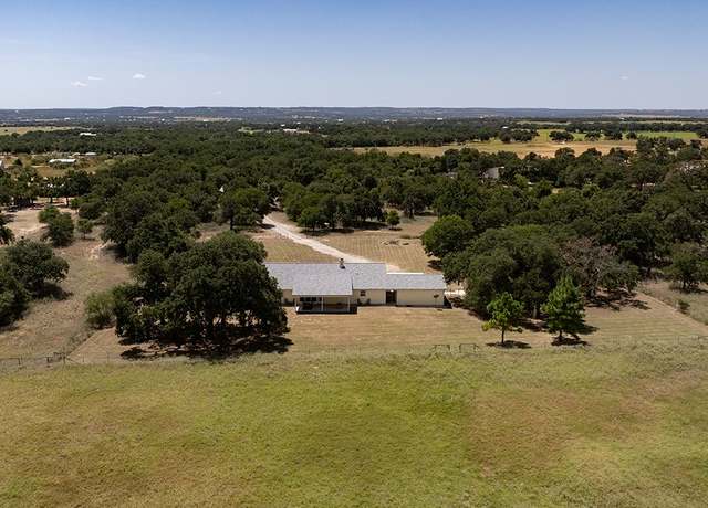 Property at 2474 Goehmann Ln, Fredericksburg, TX 78624, 3 beds, 2 baths