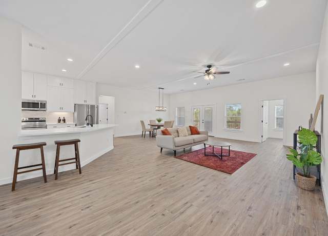 Property at 17701 Village Dr, Dripping Springs, TX 78620, 4 beds, 2 baths