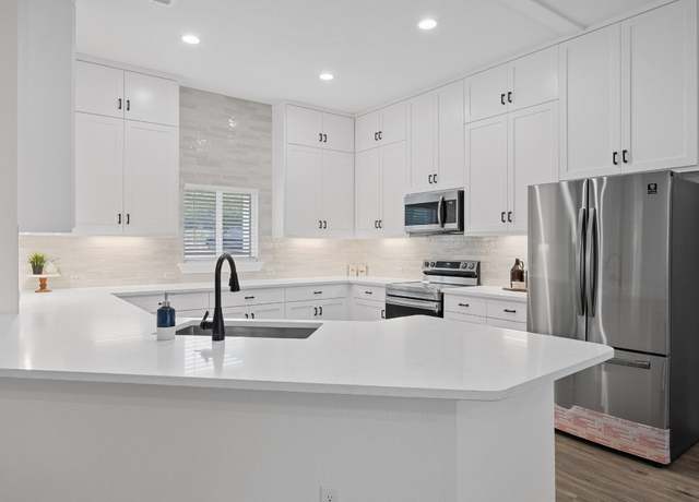 Property at 17701 Village Dr, Dripping Springs, TX 78620, 4 beds, 2 baths