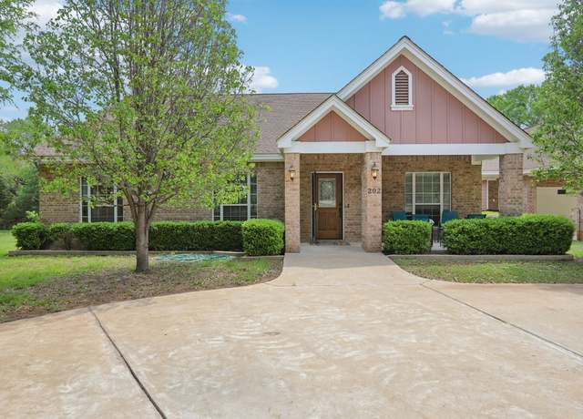 Property at 202 Serenada Dr, Georgetown, TX 78628, 3 beds, 2.5 baths