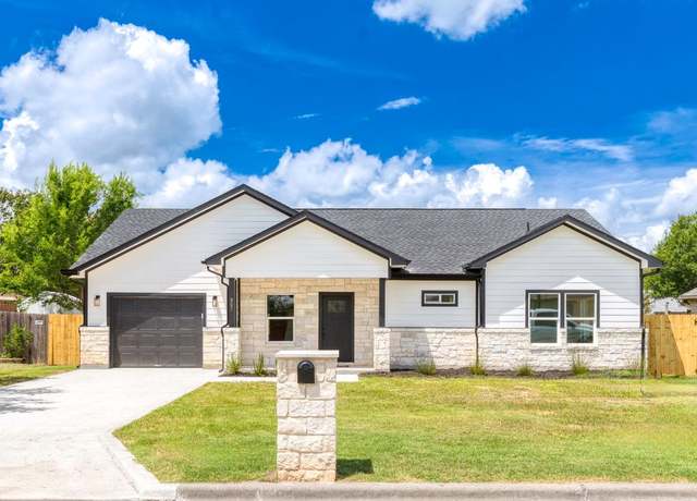 Property at 907 Fannin St, Lockhart, TX 78644, 3 beds, 2 baths