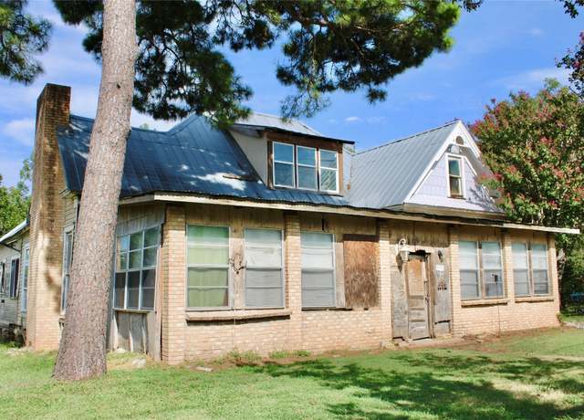 Property at 505 S Avenue C Ave, Elgin, TX 78621, 4 beds, 1 bath