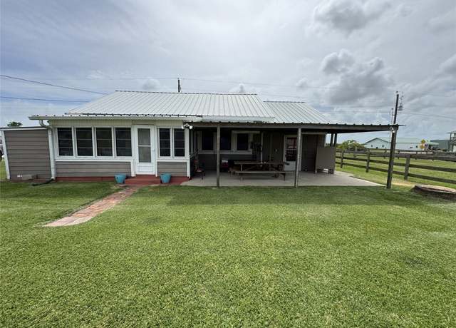 Property at 549 Marshall Johnson Ave S, Port Lavaca, TX 77979, 3 beds, 1 bath