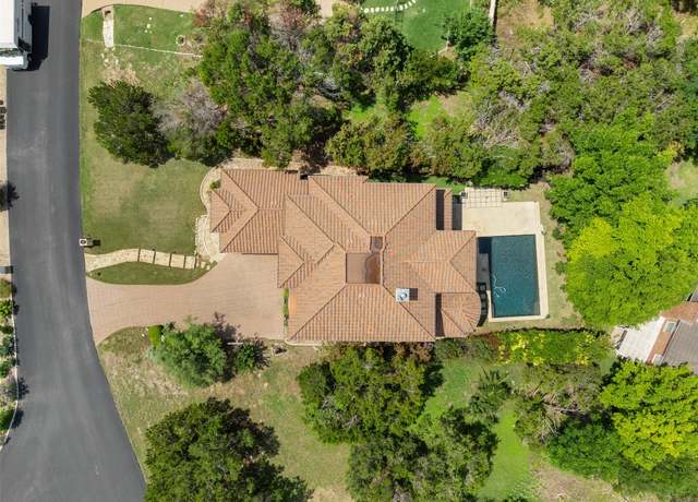 Property at 27 Autumn Oaks Dr, The Hills, TX 78738, 4 beds, 3.5 baths