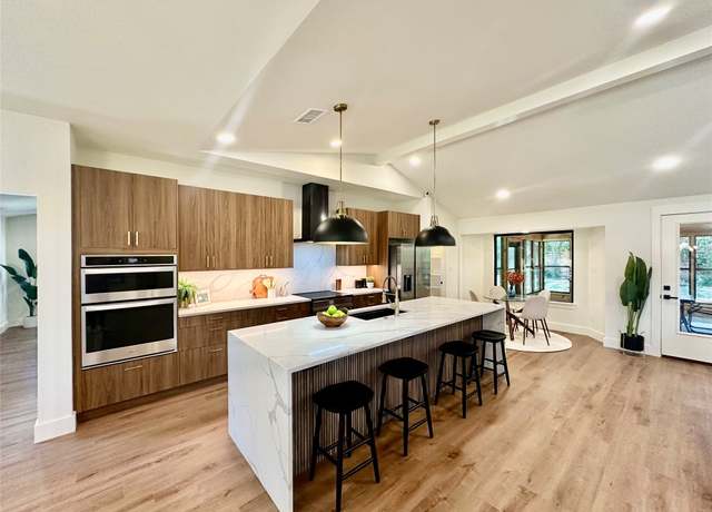 Property at 324 Ridgecrest Rd, Georgetown, TX 78628, 3 beds, 2 baths