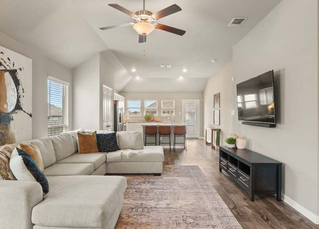 Property at 1910 Lummus Dr, Temple, TX 76504, 3 beds, 2.5 baths