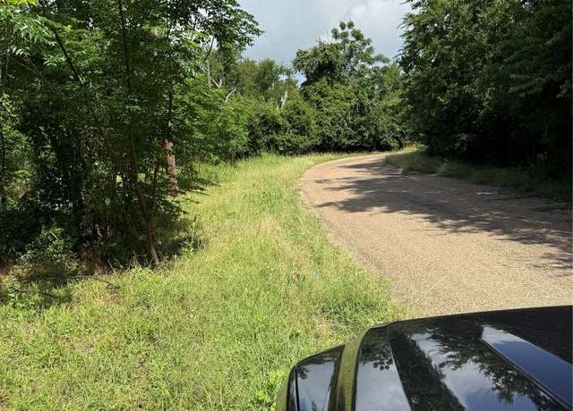 Property at 1005 Henderson St, Cameron, TX 76520