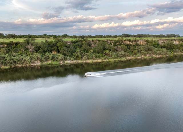 Property at 1293 Lake Shore Dr, Spicewood, TX 78669, 4 beds, 2 baths