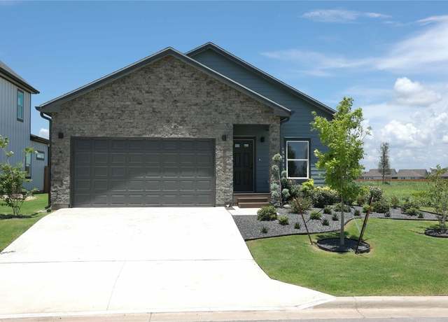 Property at 2015 Applewood Dr, Lockhart, TX 78644, 3 beds, 3 baths