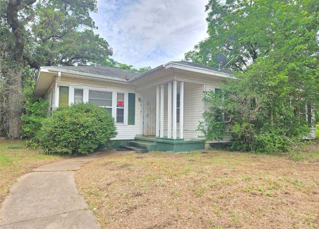 Property at 121 E Guadalupe St, La Grange, TX 78945, 3 beds, 2 baths