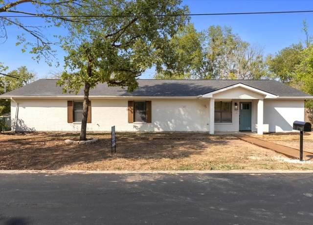 Property at 802 Locust St, Bastrop, TX 78602, 4 beds, 2 baths
