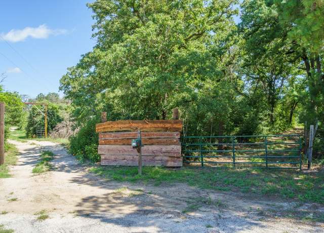 Property at 152 Palamino Ct, Paige, TX 78659, 2 beds, 2 baths