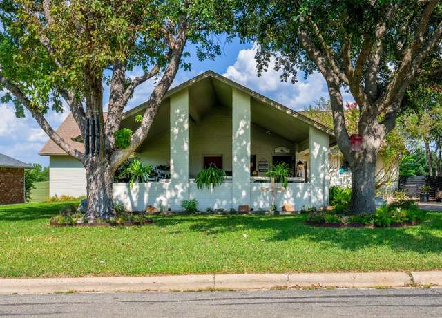 Property at 430 Saint Andrews St, Meadowlakes, TX 78654, 4 beds, 3 baths