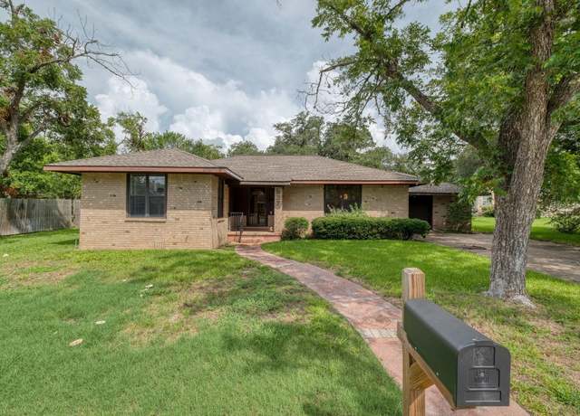 Property at 927 E Walnut St, La Grange, TX 78945, 3 beds, 2 baths