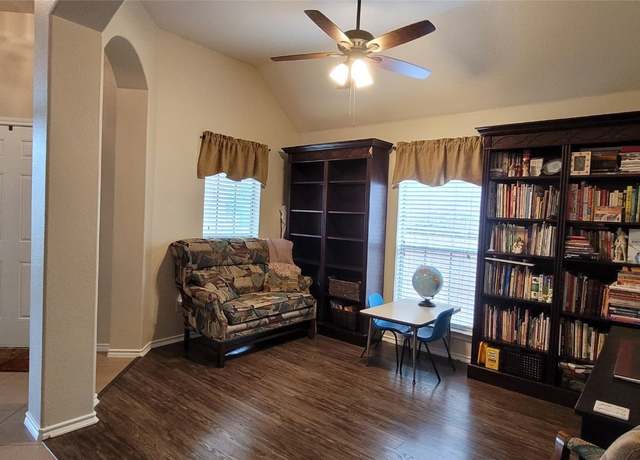 Property at 11513 Glen Knoll Dr, Manor, TX 78653, 4 beds, 2 baths
