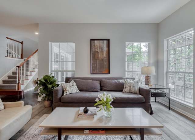 Property at 4511 Heights Dr, Austin, TX 78746, 6 beds, 4 baths