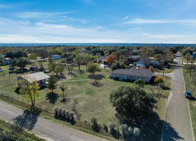 Property at 154 W Pine Dr, Marble Falls, TX 78654, 3 beds, 2 baths