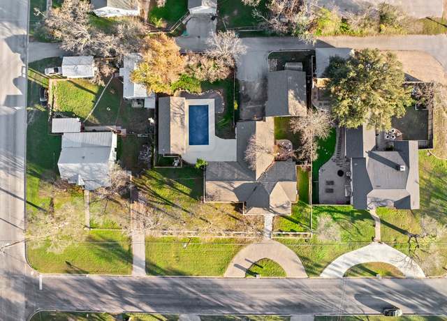 Property at 505 Avenue E, Marble Falls, TX 78654, 3 beds, 4 baths