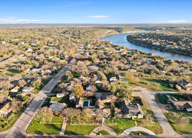 Property at 505 Avenue E, Marble Falls, TX 78654, 3 beds, 4 baths