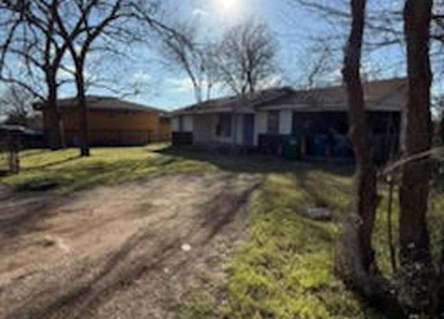 Property at 102 Masonic Dr, Elgin, TX 78621, 3 beds, 1 bath