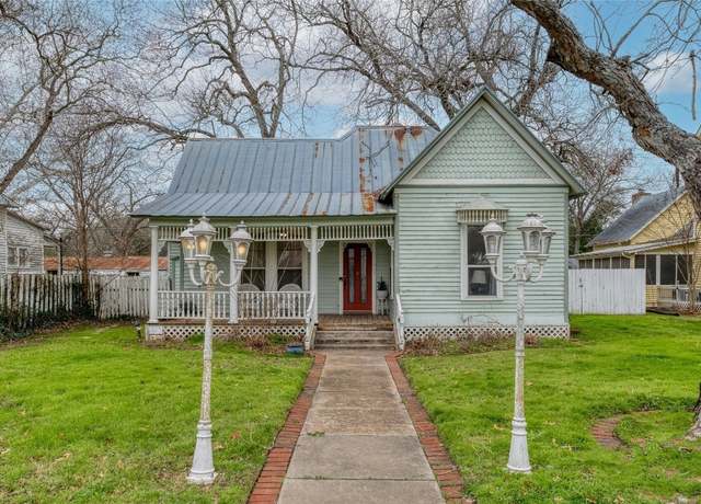 Property at 503 Olive St, Smithville, TX 78957, 3 beds, 3 baths