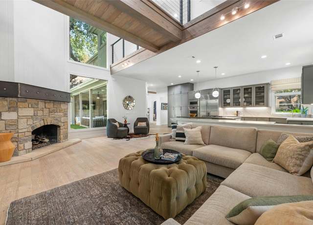 Property at 2928 Chatelaine Dr, Austin, TX 78746, 4 beds, 4.5 baths