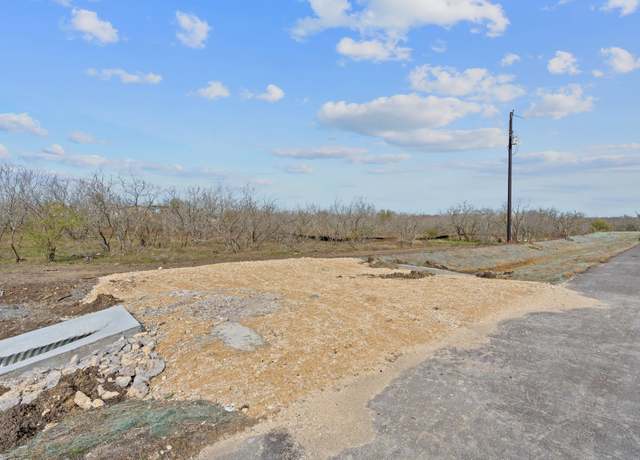 Property at 109 Eloise Ct, Lockhart, TX 78644