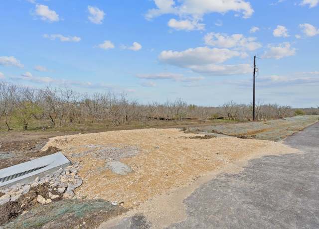 Property at 109 Eloise Ct, Lockhart, TX 78644