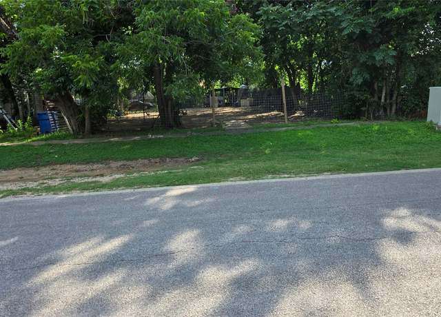 Property at 206 Avenue B Ave, Elgin, TX 78621