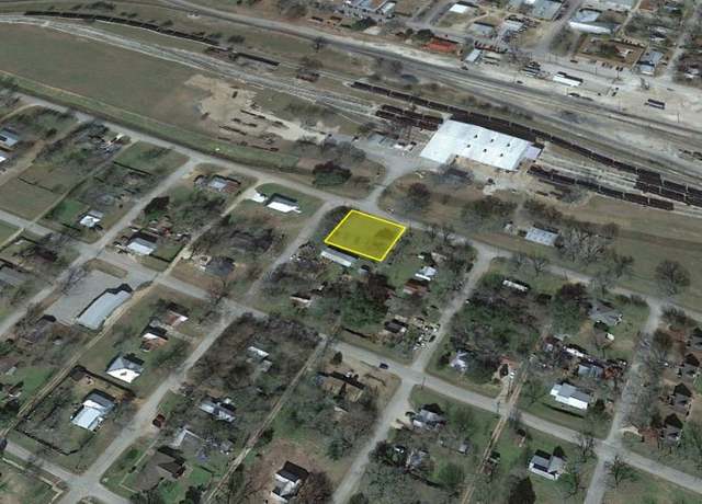 Property at 201 Washington St, Smithville, TX 78957