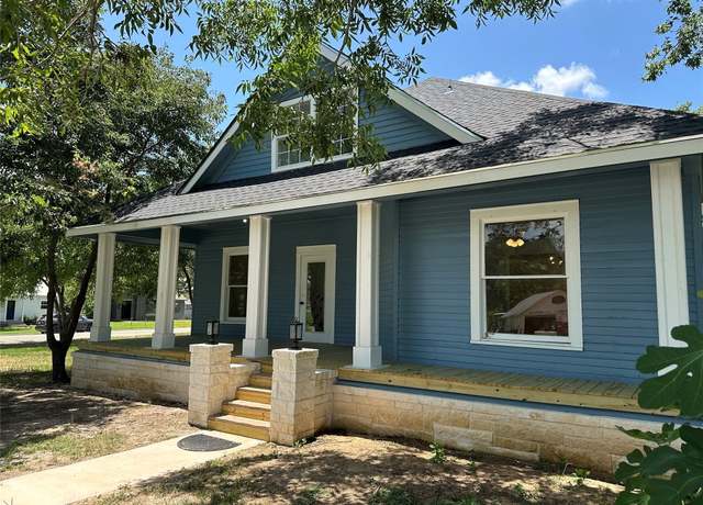 Property at 561 S Chambers St, Giddings, TX 78942, 3 beds, 3.5 baths