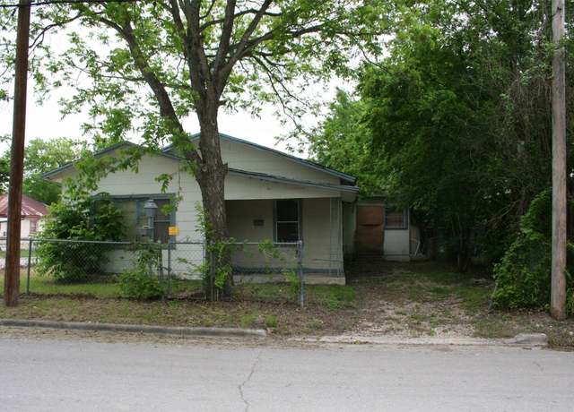 Property at 712 Neches St, Lockhart, TX 78644, 3 beds, 2 baths