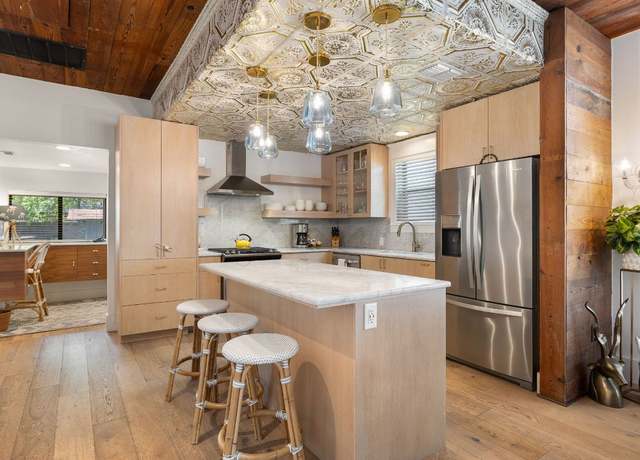 Property at 1307 E 2nd St, Austin, TX 78702, 2 beds, 2.5 baths