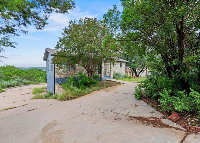 Property at 5100 Country Club Dr, Lago Vista, TX 78645, 3 beds, 2.5 baths