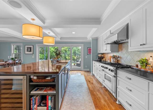 Property at 1704 W 34th St, Austin, TX 78703, 3 beds, 2.5 baths