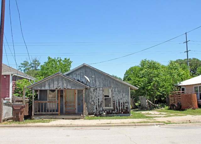 Property at 730 Chihuahua St, Lockhart, TX 78644, 2 beds, 1 bath