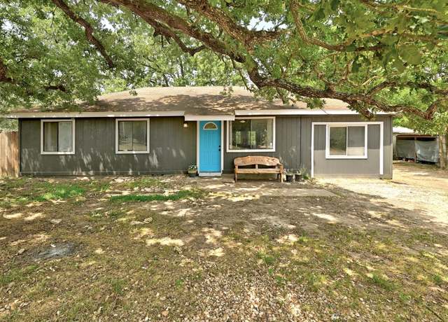 Property at 136 Shadow Oak Dr, Bastrop, TX 78602, 3 beds, 1.5 baths