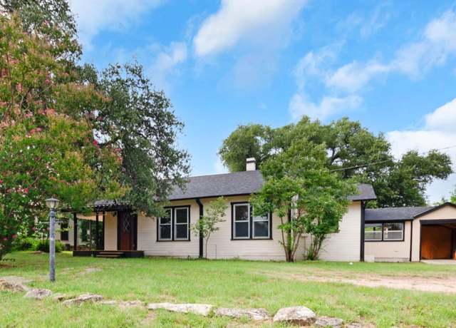 Property at 1414 E 4th St, Lampasas, TX 76550, 3 beds, 2 baths