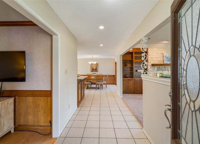 Property at 21407 High Dr, Lago Vista, TX 78645, 3 beds, 2.5 baths