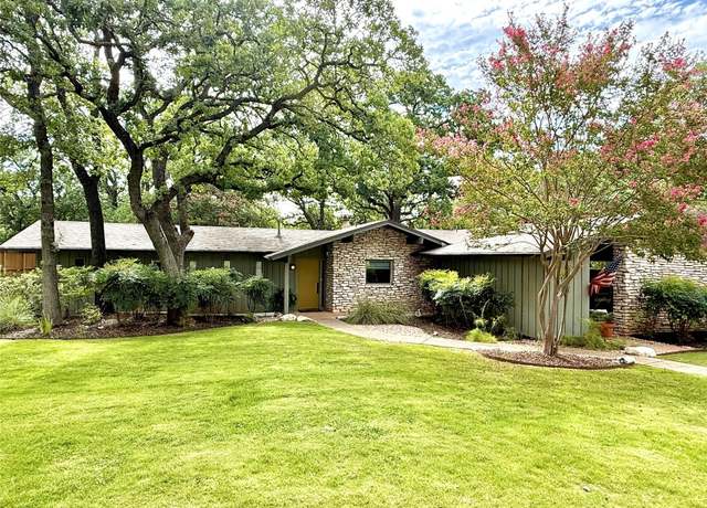 Property at 202 Tanglewood Dr, Fredericksburg, TX 78624, 3 beds, 3 baths