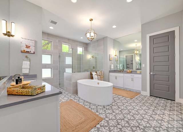 Property at 125 Reataway Dr, Dripping Springs, TX 78620, 4 beds, 3 baths