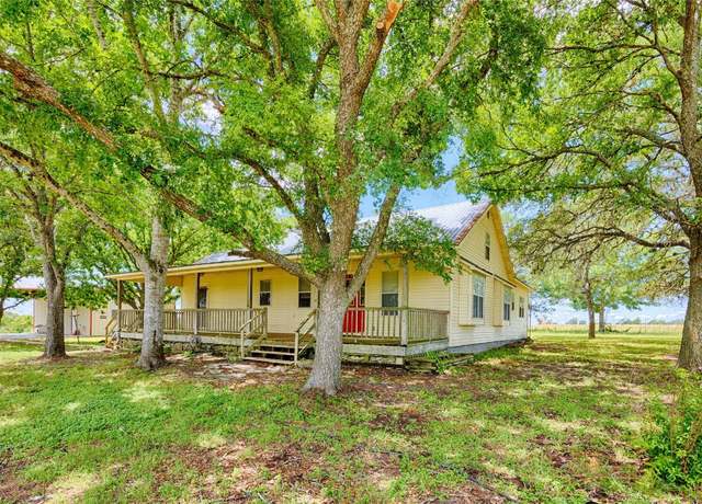 Property at 3814 Maeker Rd, Flatonia, TX 78941, 3 beds, 2 baths