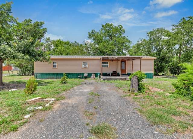 Property at 101 E Ash St, Granger, TX 76530, 3 beds, 1 bath