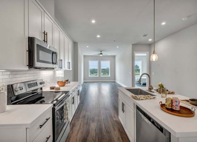 Property at 4507 E Martin Luther King Jr Blvd #124, Austin, TX 78721, 2 beds, 2 baths