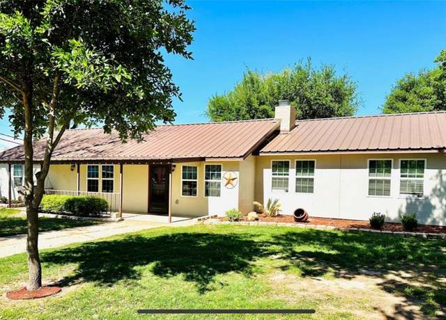 Property at 101 Byrne St, Smithville, TX 78957, 3 beds, 2 baths