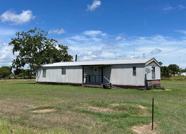 Property at 204 N 4th St, Seadrift, TX 77983, 3 beds, 2 baths