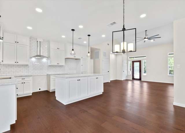 Property at 138 Pines Park Dr, Smithville, TX 78957, 4 beds, 2.5 baths