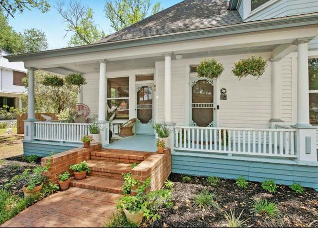 Property at 200 Garwood St, Smithville, TX 78957, 3 beds, 2 baths