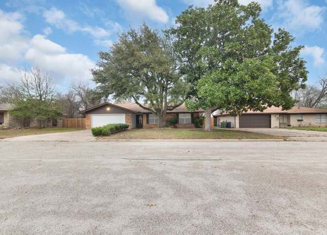Property at 1009 N Vandeveer N, Burnet, TX 78611, 1 bed, 2 baths